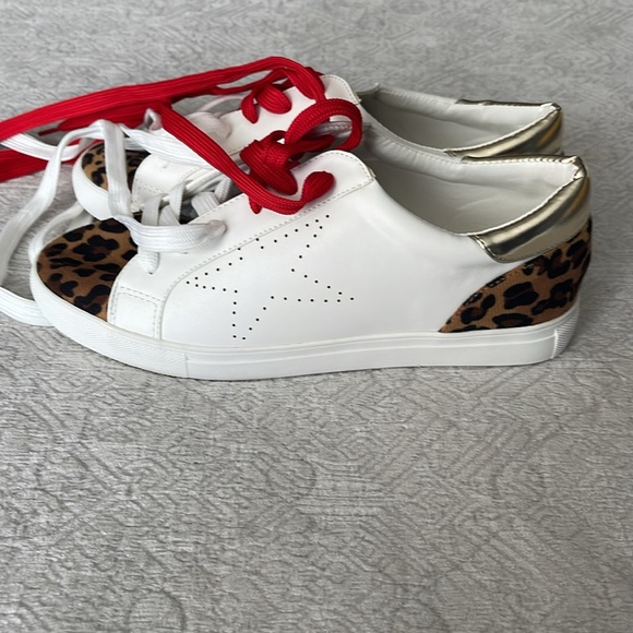 LEOPARD PRINT SNEAKERS NWOT - Picture 7 of 7